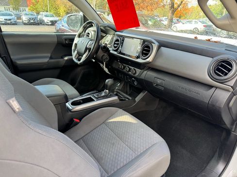 Used 2022 Toyota Tacoma SR5 RWD image 14