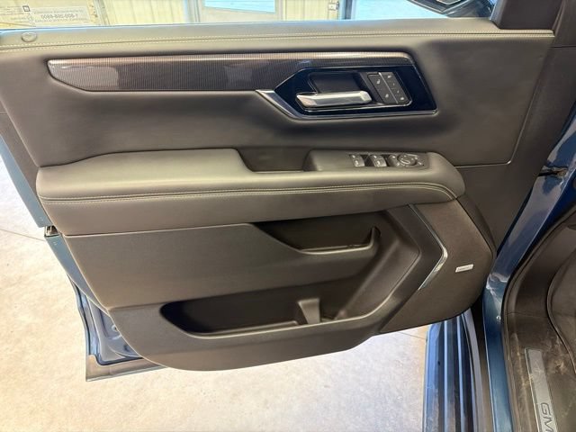 Used 2025 GMC Yukon Elevation AWD/4WD image 13