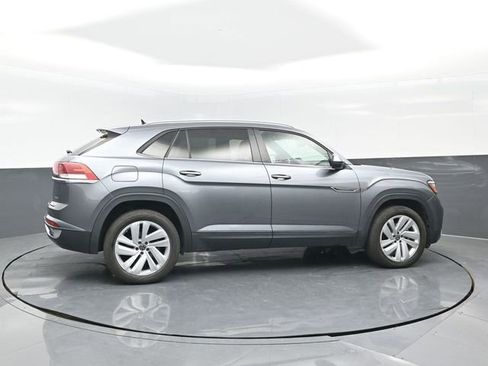 Used 2022 Volkswagen Atlas Cross Sport SE image 3