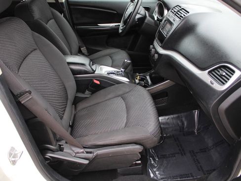 Used 2017 Dodge Journey SXT w/ Comfort/Convenience Group image 9