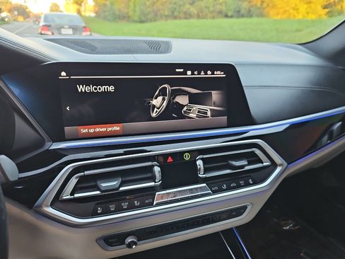 Used 2019 BMW X5 xDrive50i w/ M Sport Package image 22