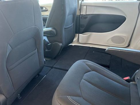 Used 2022 Chrysler Voyager LX image 16