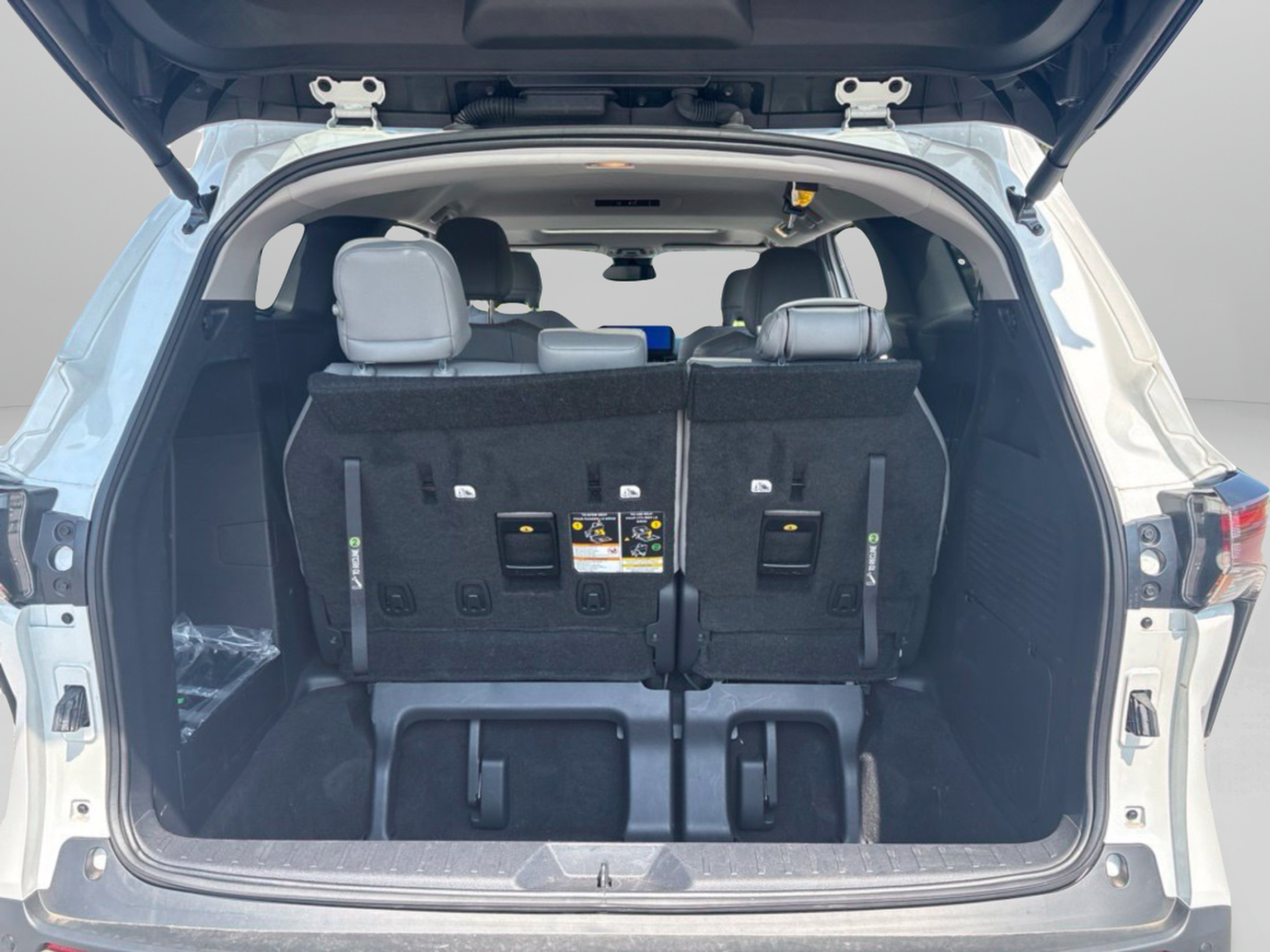 Certified 2026 Toyota Sienna XLE FWD image 24