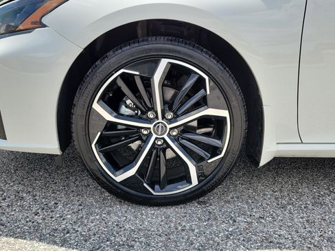 Certified 2025 Nissan Altima 2.5 SR w/ SR Premium Package FWD image 10