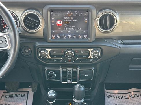 Used 2019 Jeep Wrangler Unlimited Sahara w/ Uconnect 4C Nav & Sound Group image 15