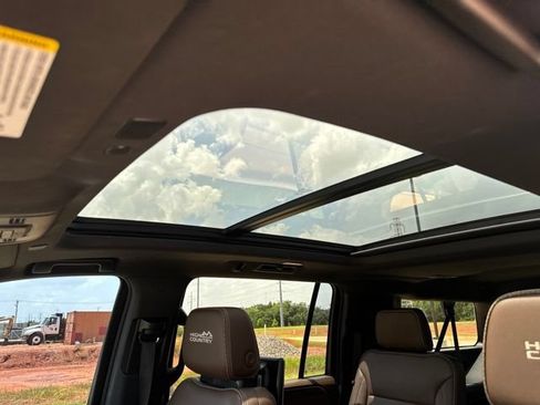 Used 2021 Chevrolet Suburban High Country AWD/4WD image 8