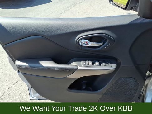 Used 2019 Jeep Cherokee Limited image 21