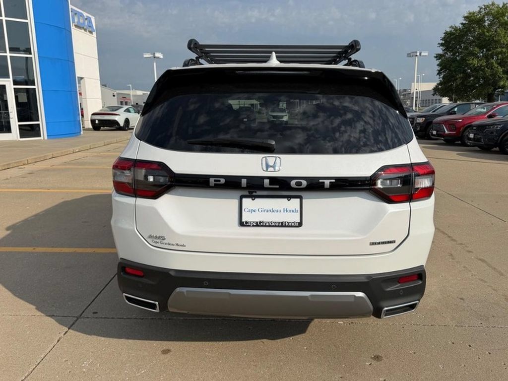 New 2026 Honda Pilot Touring image 3