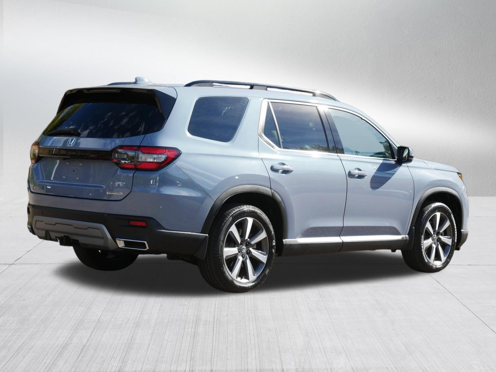 Used 2024 Honda Pilot Touring image 7