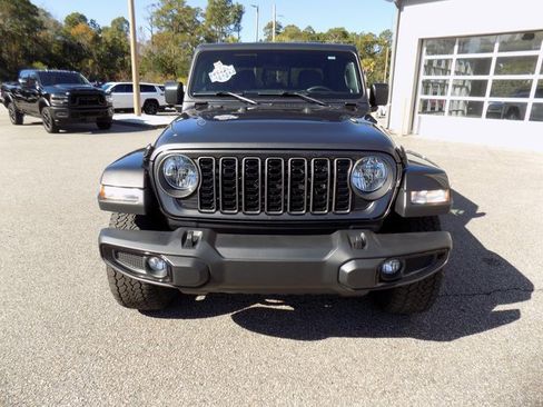 Certified 2024 Jeep Gladiator Sport image 2