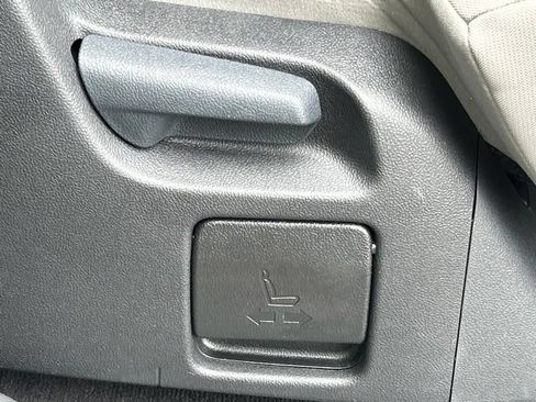 Used 2023 Toyota Sienna LE FWD image 36