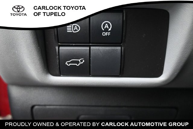 Used 2023 Toyota Highlander XLE FWD image 23