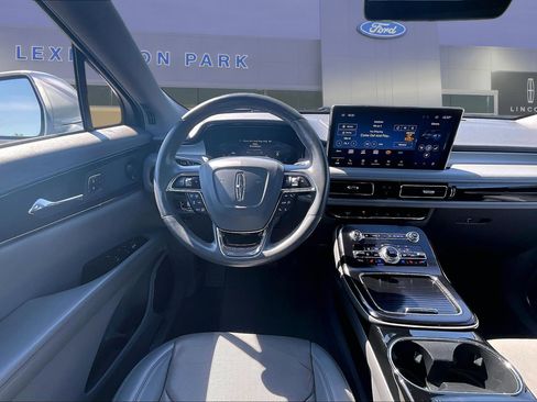 Used 2021 Lincoln Nautilus Reserve FWD image 8