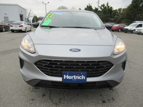 Used 2022 Ford Escape SE w/ SE Sport Appearance Package AWD/4WD image 2