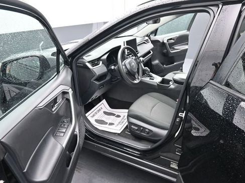 Used 2023 Toyota RAV4 XLE AWD/4WD image 18