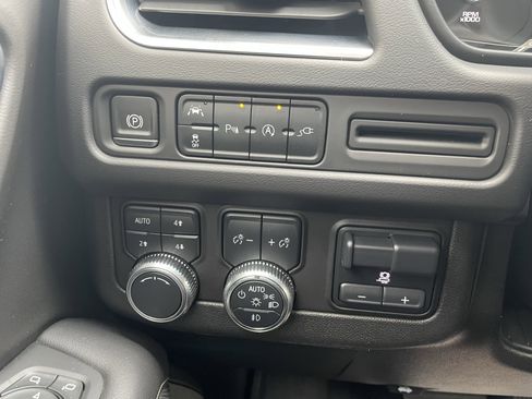 Used 2021 GMC Yukon XL SLT w/ SLT Luxury Plus Package image 15