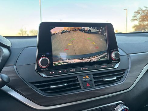 Used 2024 Nissan Altima 2.5 SV image 23