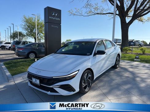 New 2025 Hyundai Elantra SEL FWD image 1