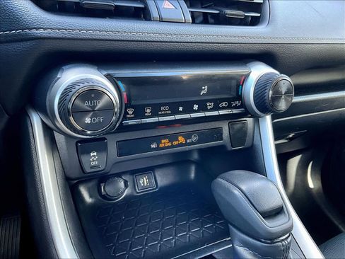 Used 2025 Toyota RAV4 XLE image 26