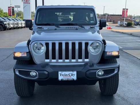 Used 2019 Jeep Wrangler Unlimited Sahara AWD/4WD image 9