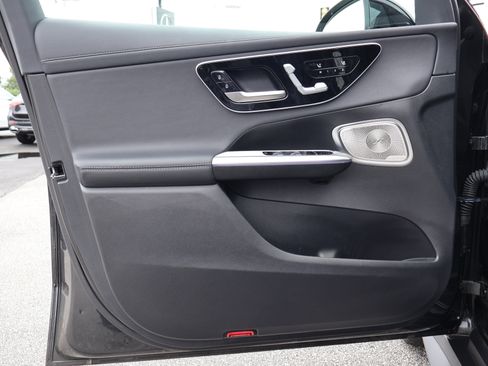 Certified 2025 Mercedes-Benz GLC 300 image 13