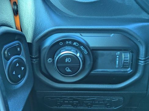 Used 2025 Jeep Gladiator Mojave AWD/4WD image 26