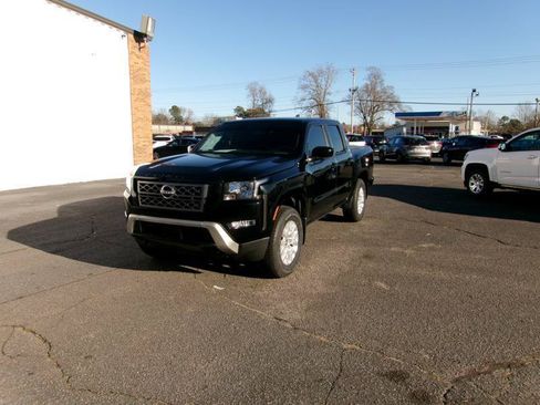 Used 2023 Nissan Frontier SV w/ SV Convenience Package AWD/4WD image 2