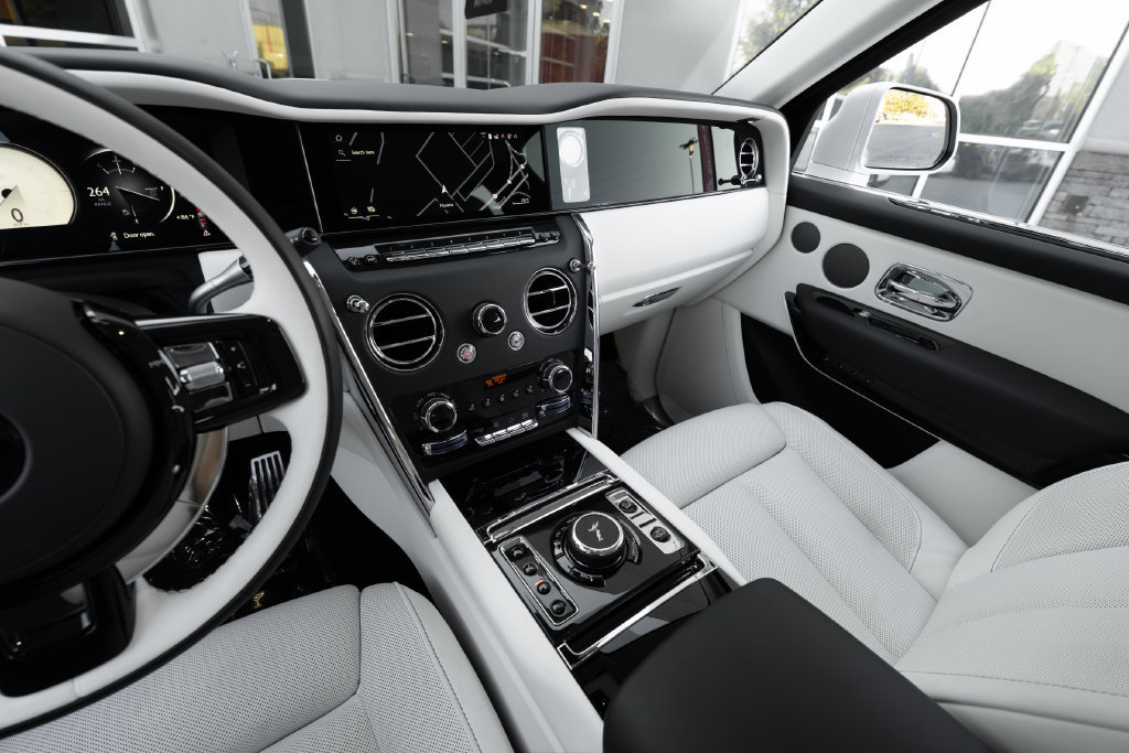 Used 2026 Rolls-Royce Cullinan AWD/4WD image 34