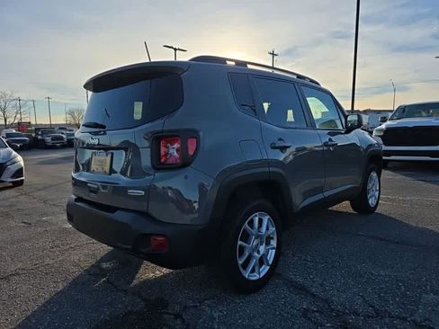 Used 2022 Jeep Renegade Latitude w/ Convenience Group image 3