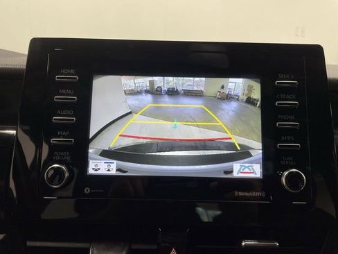 Used 2021 Toyota Camry SE w/ Convenience Package FWD image 17