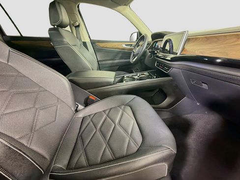Used 2025 Volkswagen Atlas SE FWD image 31
