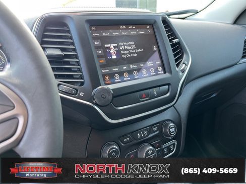 Used 2022 Jeep Cherokee Latitude Lux w/ Sun & Sound Group image 9