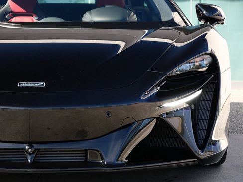 Used 2024 McLaren Artura image 6