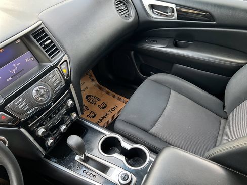 Used 2018 Nissan Pathfinder S image 27