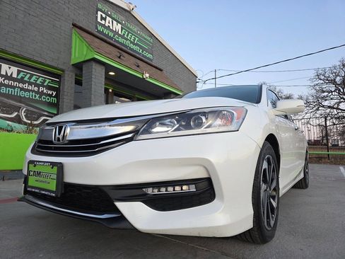 Used 2016 Honda Accord EX image 2