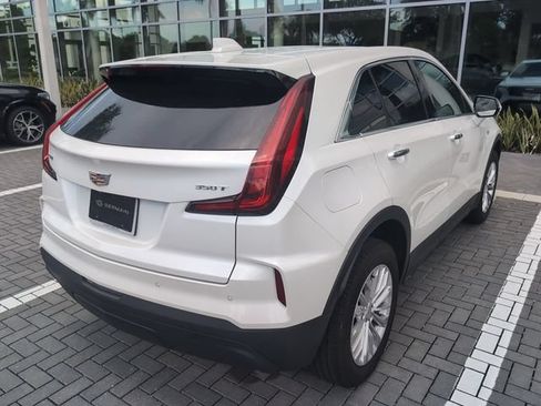 Used 2024 Cadillac XT4 Luxury w/ Cold Weather Package FWD image 7