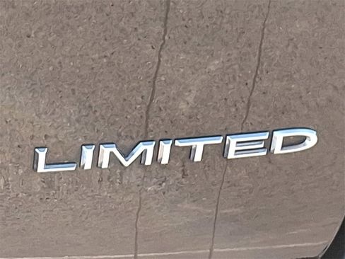 Used 2023 Chrysler Pacifica Limited image 30