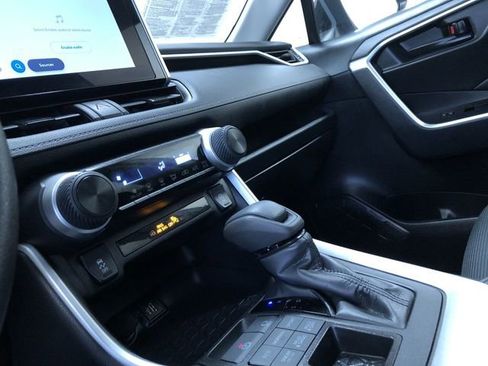 Certified 2025 Toyota RAV4 LE image 29