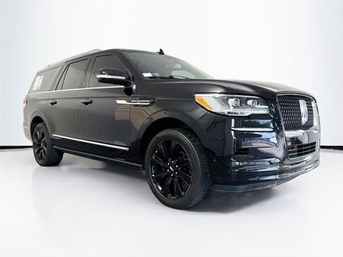 Used 2022 Lincoln Navigator L Reserve w/ Monochromatic Package RWD image 8