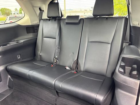 Used 2025 Toyota Grand Highlander FWD image 17