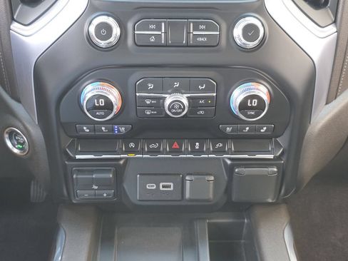 Used 2020 GMC Sierra 1500 SLT RWD image 16