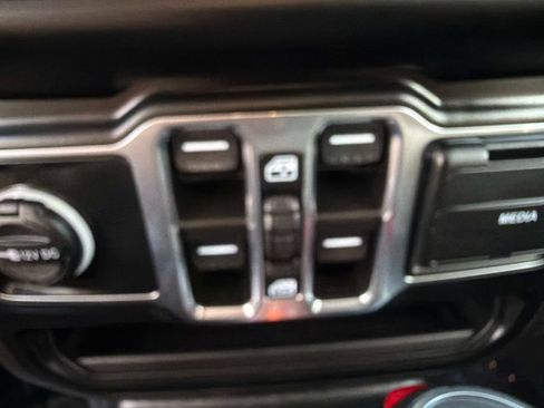 Used 2023 Jeep Wrangler Unlimited Sahara w/ Cold Weather Group AWD/4WD image 26