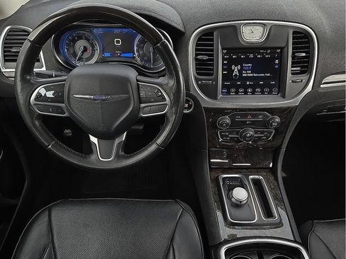 Used 2019 Chrysler 300 Limited RWD image 11