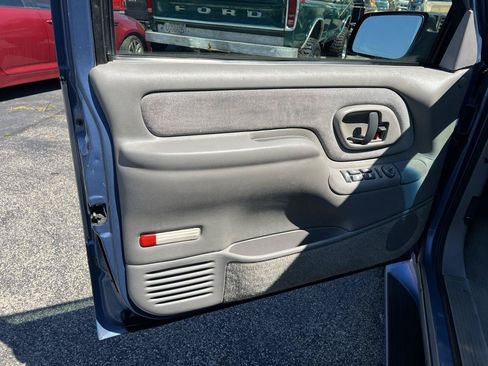 Used 1995 Chevrolet Suburban 4WD image 9