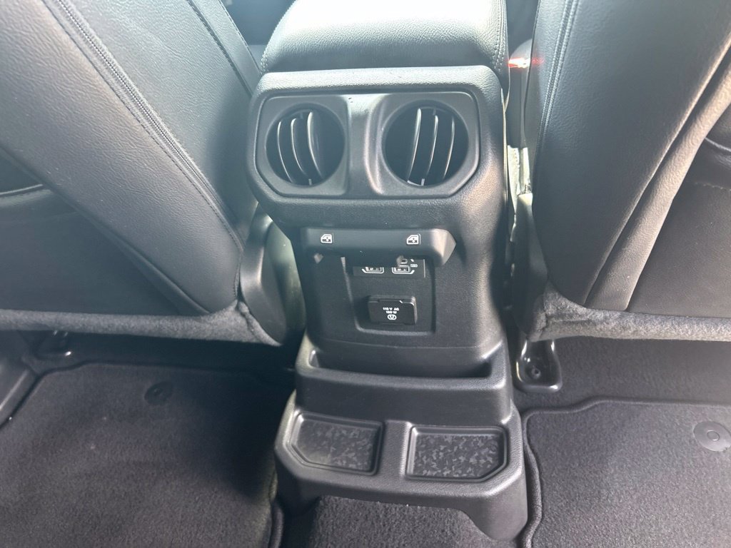Used 2021 Jeep Wrangler Unlimited Sahara AWD/4WD image 31