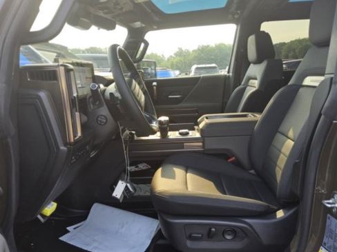 Used 2025 GMC Hummer EV 2X w/ LPO, Illumination Package AWD/4WD image 2