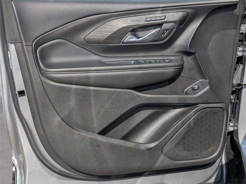 Used 2024 GMC Terrain SLT image 10