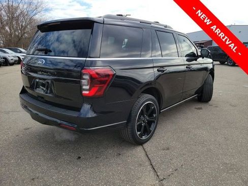 Used 2023 Ford Expedition Limited image 3