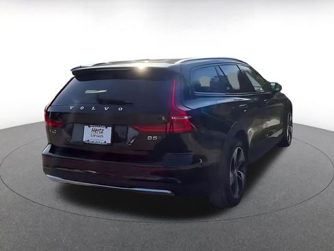 Used 2025 Volvo V60 B5 Cross Country Plus image 14
