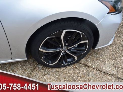 Used 2024 Nissan Altima 2.5 SR FWD image 12